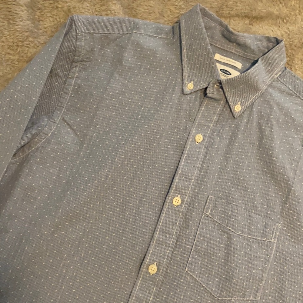 Men’s Old Navy Long Sleeve Button Up Shirt. NEW.